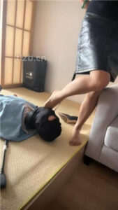 【冰色】丝袜高跟踩虐/鞭打/狗链遛狗_绳艺库视频下载