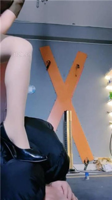 【东营天香百合】胯下骑狗脖/掐乳/高跟肉丝踩狗头_绳艺库视频下载