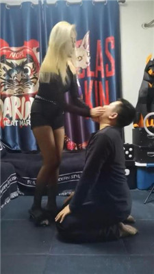 图片[8]-丝温】狂抽耳光/鞭打/黑丝脚踩踏-绳艺资源网