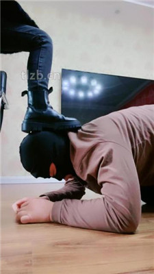 【梦凡】脏靴子踩狗地毯_绳艺库视频下载