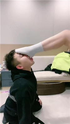 图片[2]-小羊】跪舔白棉袜/提档/臭脚捂脸/踩踏/胯下辱-HD绳艺资源网