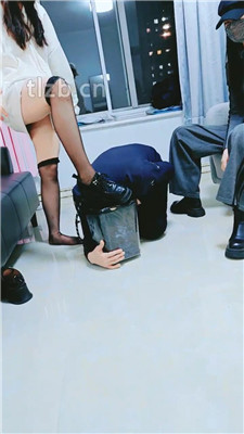 图片[6]-文文文】3S素人虐打-踩踏/舔脏鞋底/头压垃圾桶四视角版】-HD绳艺资源网