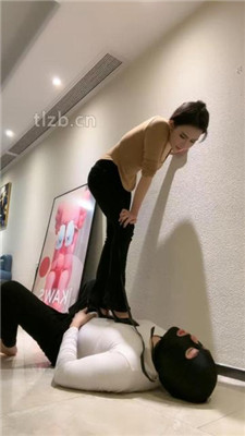 图片[13]-亚兮】桌底狂舔脏鞋臭袜/坐脸窒息-HD绳艺资源网