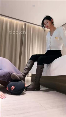 【孤傲女帝】长靴踩踏/重度踢踹/白袜蹂躏/腿绞转胯【双视角版】_绳艺库视频下载