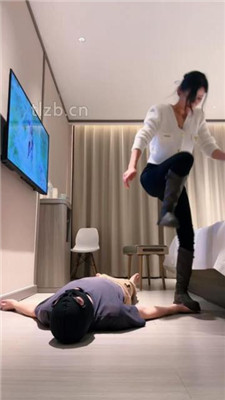 图片[11]-孤傲女帝】长靴踩踏/重度踢踹/白袜蹂躏/腿绞转胯双视角版】-HD绳艺资源网