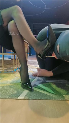 图片[11]-咩祖】把狗圈养在茶几底下-HD绳艺资源网