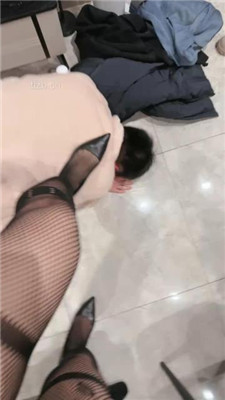 图片[4]-杭州cc】踩踏喂食/跪舔网袜高跟-HD绳艺资源网