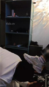 【重庆沐子】嘴叼鞋爬行/清理脏鞋/踩踏臭脚捂脸_绳艺库视频下载