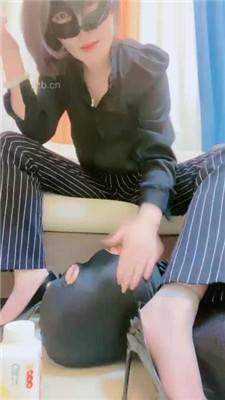 【高傲】臭脚极限插嘴/赏赐圣水_绳艺库视频下载