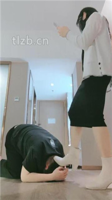 【妮蔻】短靴女神碾压踩/胯下辱/清理脏鞋/深喉/黑船袜捂脸_绳艺库视频下载