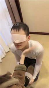 【欣然莫】雪地靴玩虐/耳光/喂食/口水/人体烟灰缸_绳艺库视频下载