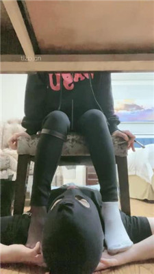 图片[5]-甜一】桌底视角-臭脚丫熏狗奴-HD绳艺资源网