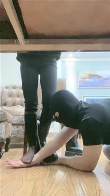 图片[7]-甜一】桌底视角-臭脚丫熏狗奴-HD绳艺资源网