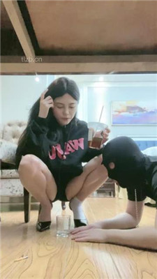 图片[17]-甜一】桌底视角-臭脚丫熏狗奴-HD绳艺资源网