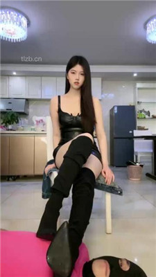 【佳奈】高跟长靴踩地毯/掐乳_绳艺库视频下载