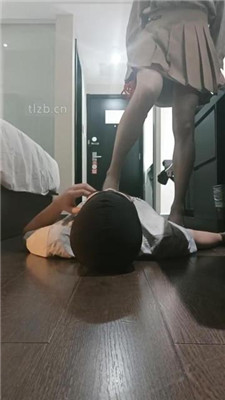 图片[2]-米小唐】胯下辱/高跟黑丝踩地毯狗-HD绳艺资源网