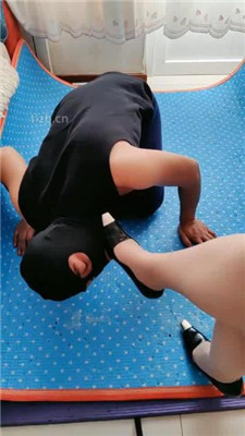 【秋天】跪舔高跟的贱奴_绳艺库视频下载