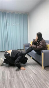 【尤尤子】骑马转胯/长靴踩踏/耳光_绳艺库视频下载