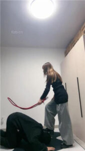 【樱子大人】重度鞭打/踩踏提档/耳光踢踹_绳艺库视频下载