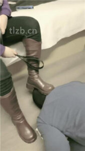 【樊樊】皮带sp/跪舔脏长靴/棉袜臭脚辱【完整版】_绳艺库视频下载