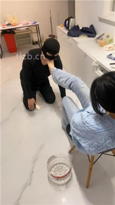 图片[4]-03小殿下】嘴叼鞋/跪舔白袜裸足/对鞋磕头