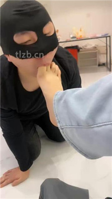 图片[9]-03小殿下】嘴叼鞋/跪舔白袜裸足/对鞋磕头