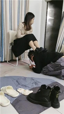 图片[2]-珈瑶】驯化家奴做擦鞋器