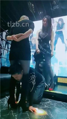 图片[9]-梦幻大大】公开处刑-和闺蜜KTV玩弄小三母狗下】