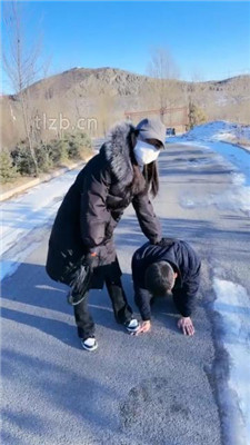 图片[4]-沐夏夜】户外景区溜双狗