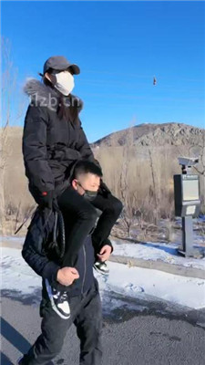 图片[2]-沐夏夜】户外景区溜双狗