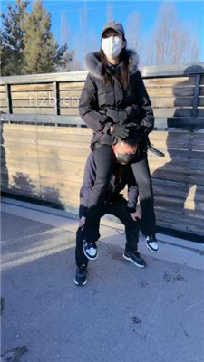 图片[7]-沐夏夜】户外景区溜双狗