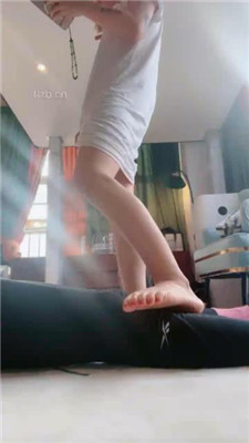 【梦樱】高跟裸足踩_绳艺库视频下载