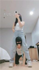 【妮蔻】骑狗脖/提档/腿绞/脏鞋踩踏/插嘴揪耳朵_绳艺库视频下载