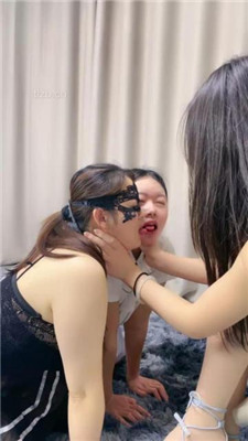 图片[15]-cc.s】玩弄双母畜-鞭打/奴下奴/骑狗背/互相掐脖舔脚