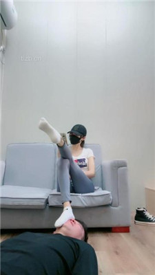 图片[3]-美娜格格】人体家具奴伺奉主人