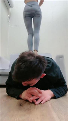 图片[10]-美娜格格】人体家具奴伺奉主人