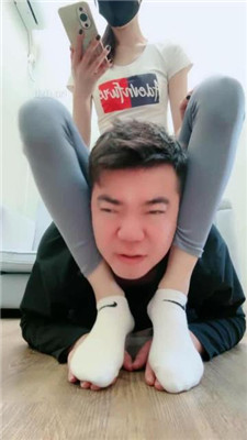 图片[9]-美娜格格】人体家具奴伺奉主人