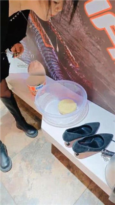 【舒苒】用圣水做饭给狗吃【完整版】_绳艺库视频下载