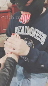 【美容院】棉袜塞嘴/裸足恋足舔_绳艺库视频下载