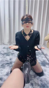 【北京嘟嘟】刑具艺术鞭打/舔长靴黑丝/碾压踩_绳艺库视频下载