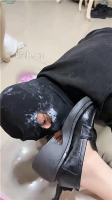 图片[13]-婪】裸足脚踩水果喂酸奶