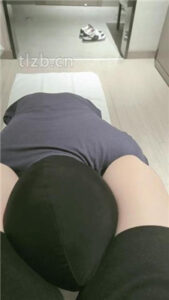 【樊樊】狗嘴清理脏鞋脏内裤/套头/肉丝脚踩踏/插嘴_绳艺库视频下载