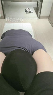 【樊樊】狗嘴清理脏鞋脏内裤/套头/肉丝脚踩踏/插嘴_绳艺库视频下载