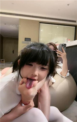 【美美子】女神闺蜜做狗裸足狂舔_绳艺库视频下载