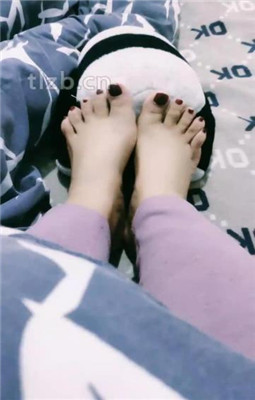 【冷百合】臭脚丫踩熊猫玩偶_绳艺库视频下载
