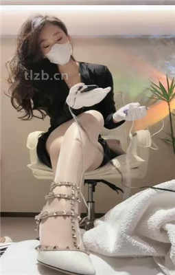 图片[9]-禾未】御姐女神-高跟美腿踩地毯/电击