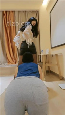 图片[8]-稚惜】高跟黑丝美腿踩虐/转胯/踩狗舌/脚插嘴