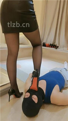 图片[11]-稚惜】高跟黑丝美腿踩虐/转胯/踩狗舌/脚插嘴