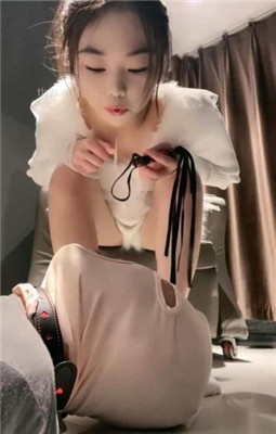 图片[19]-cc.s】毛短靴踩虐/狗链遛狗/臭白袜脚捂脸