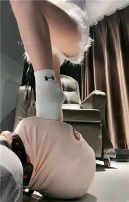 图片[20]-cc.s】毛短靴踩虐/狗链遛狗/臭白袜脚捂脸